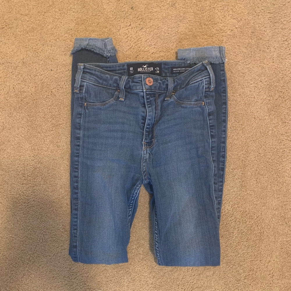 • Hollister Skinny Jeans •